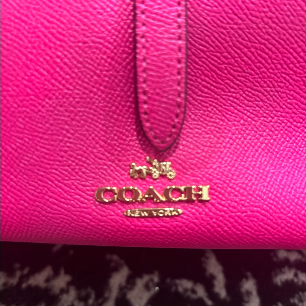 Coach Fuchsia Leather Women's Bag beautiful won once no stains or smells
